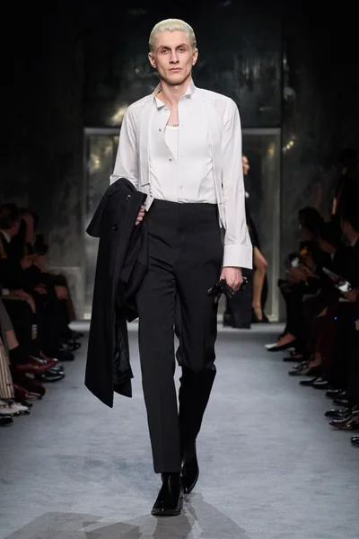 Look 49